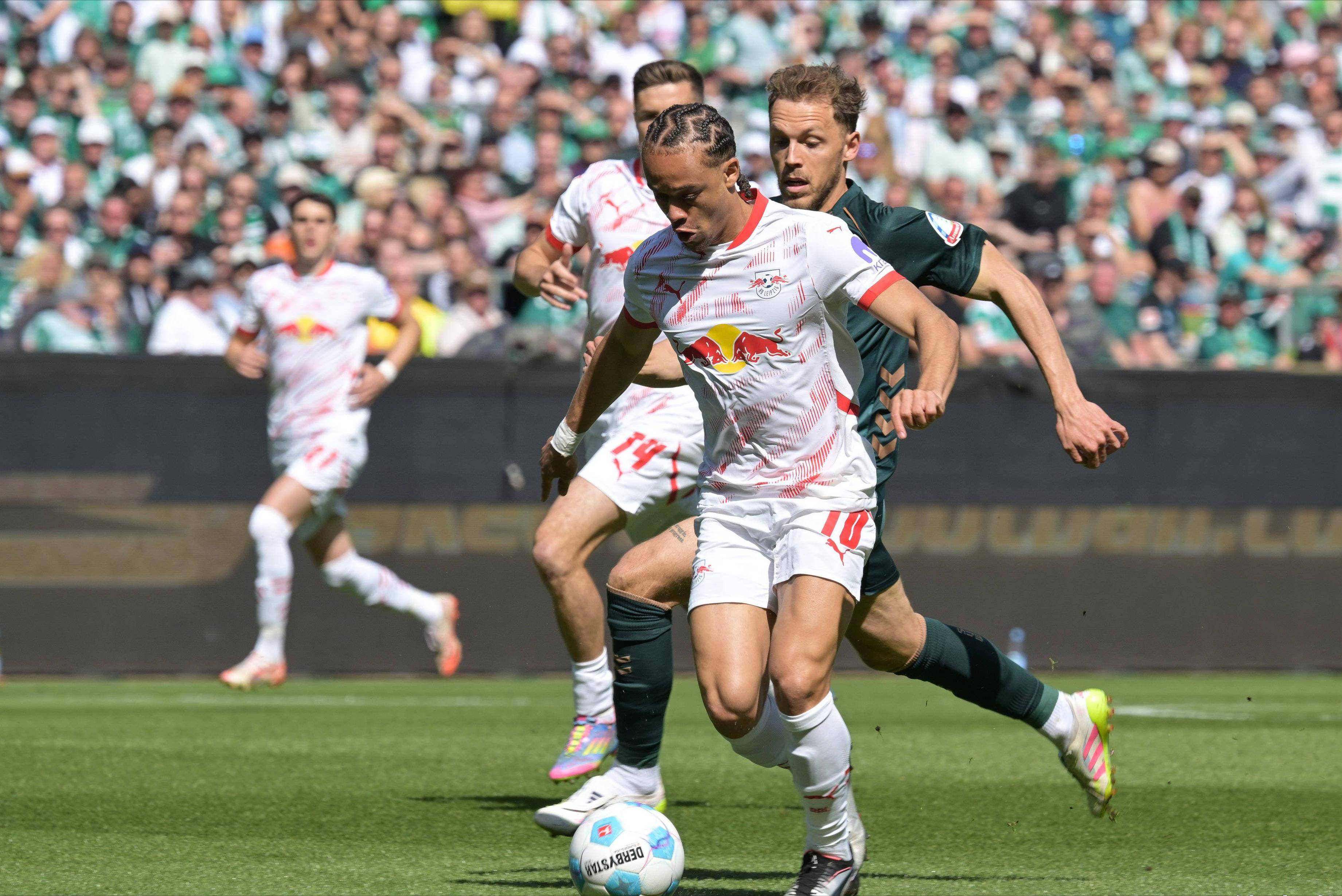 德甲弗赖堡2-2法兰克福伯卡特梅开二度格里福任意球破门的简单介绍  第1张