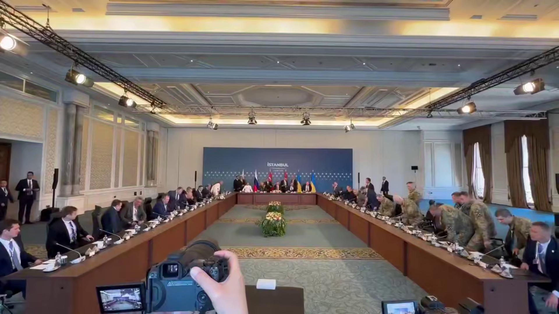 狼队有意签下曹法尔双方已经开始初步谈判的简单介绍