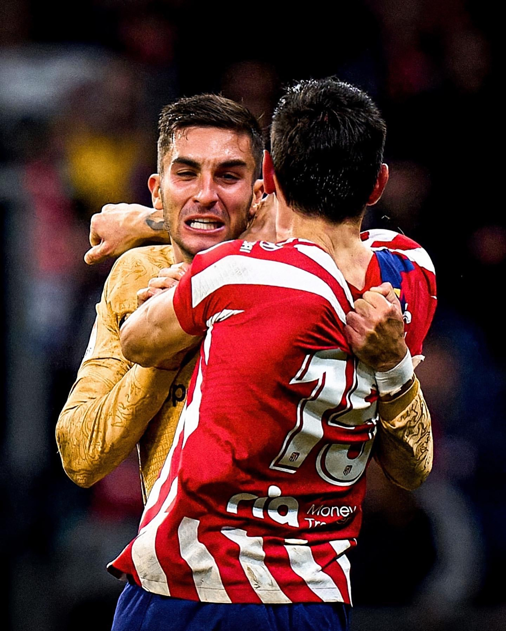 关于利雅得胜利有意费兰托雷斯巴塞罗那愿意出售球员的信息  第2张