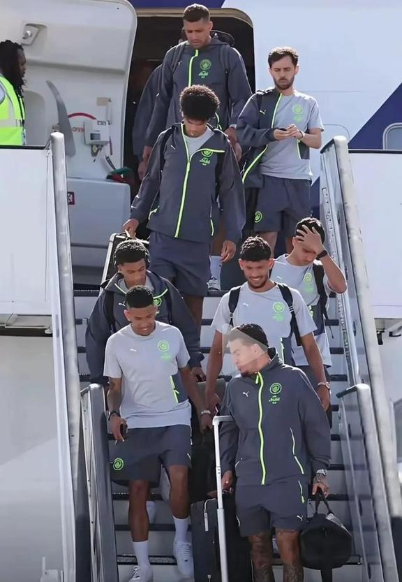 包含国足回应东亚杯行李多问题51人共140件的词条 第1张 包含国足回应东亚杯行李多问题51人共140件的词条 第1张