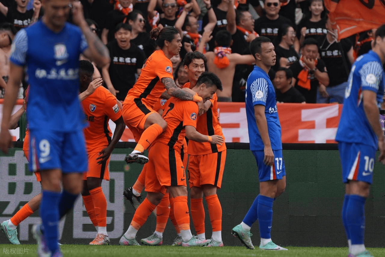 包含申花首次在浦东足球场击败海港终结不胜尴尬纪录的词条  第1张