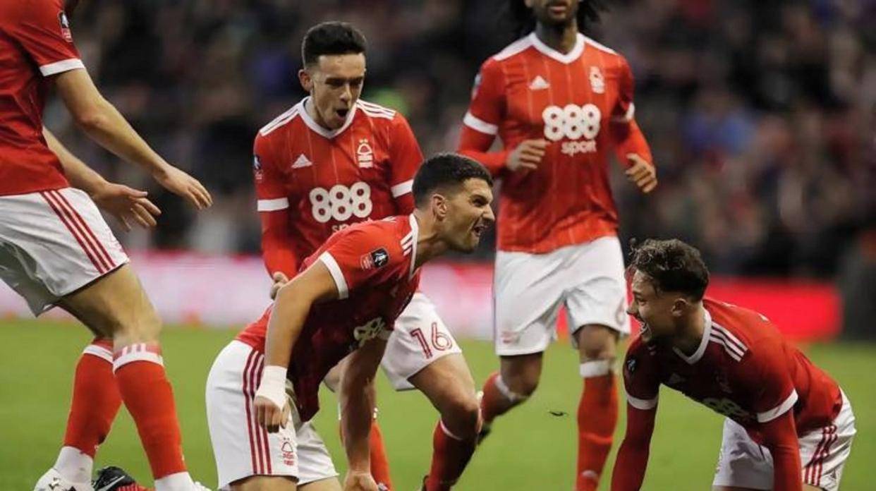 包含诺丁汉森林结束10场不胜肖恩戴奇首战取得开门红的词条