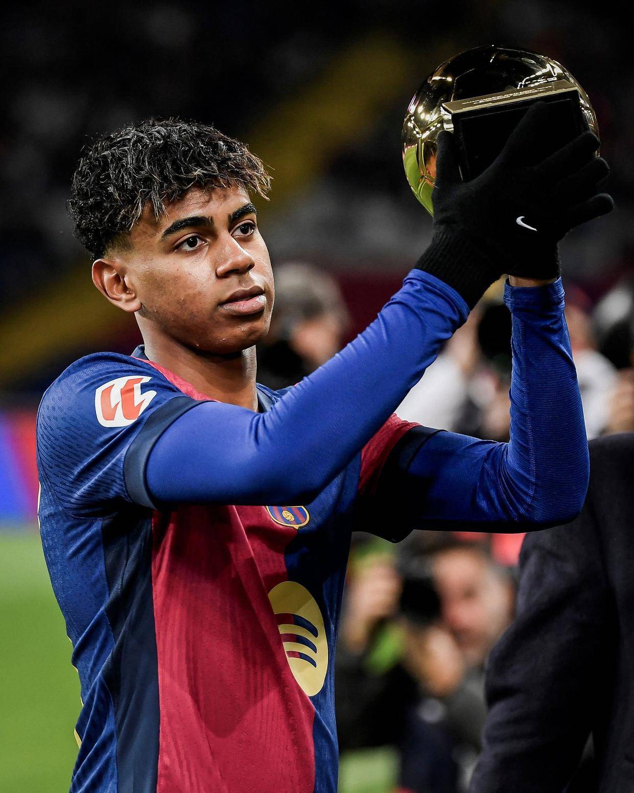 包含亚马尔跻身足坛最高收入前十本赛季收入将达到4300万美元的词条  第1张