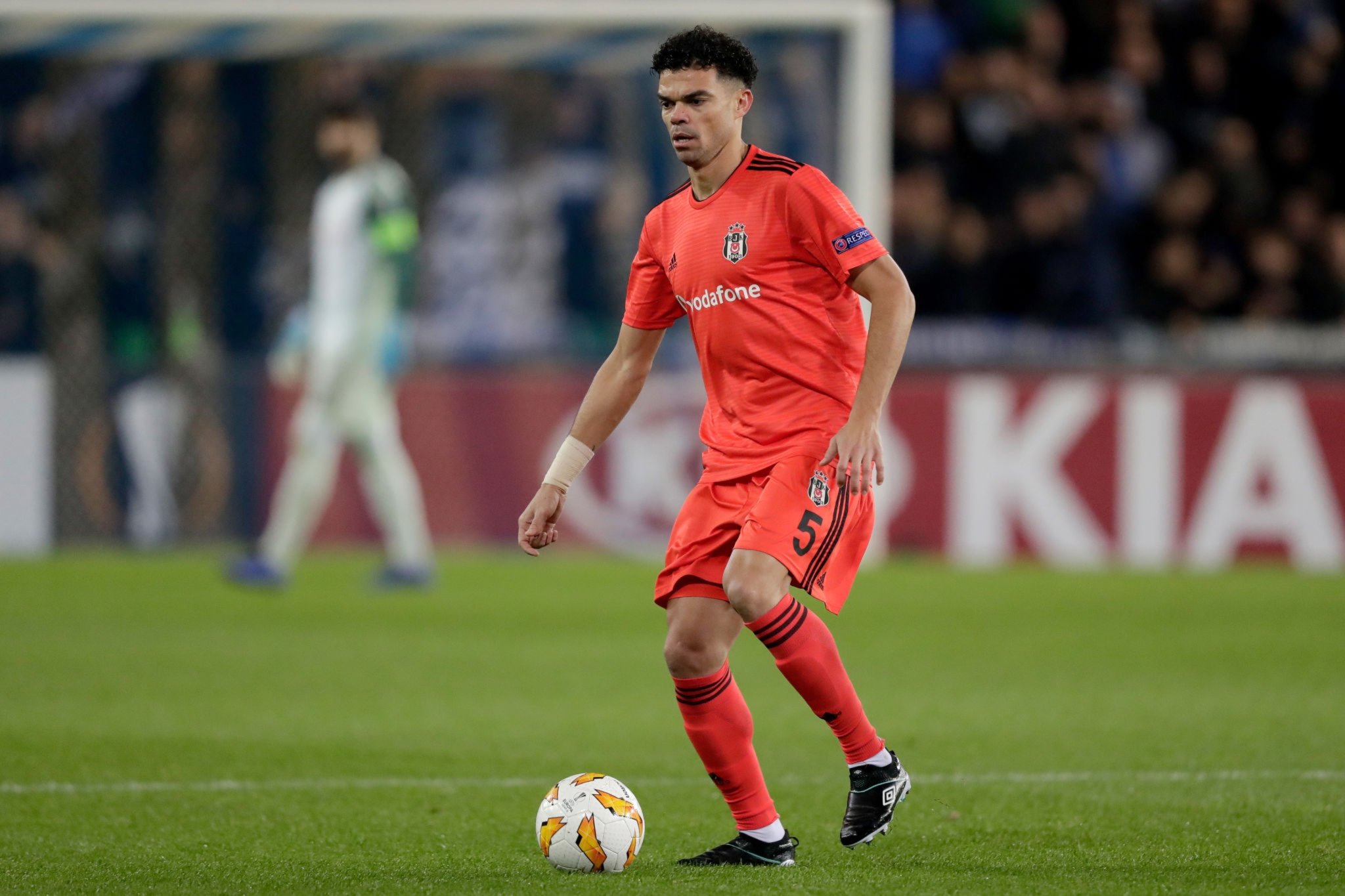 贝西克塔斯完成引进恩迪迪交易蓝狐中场将来到土超联赛的简单介绍  第2张