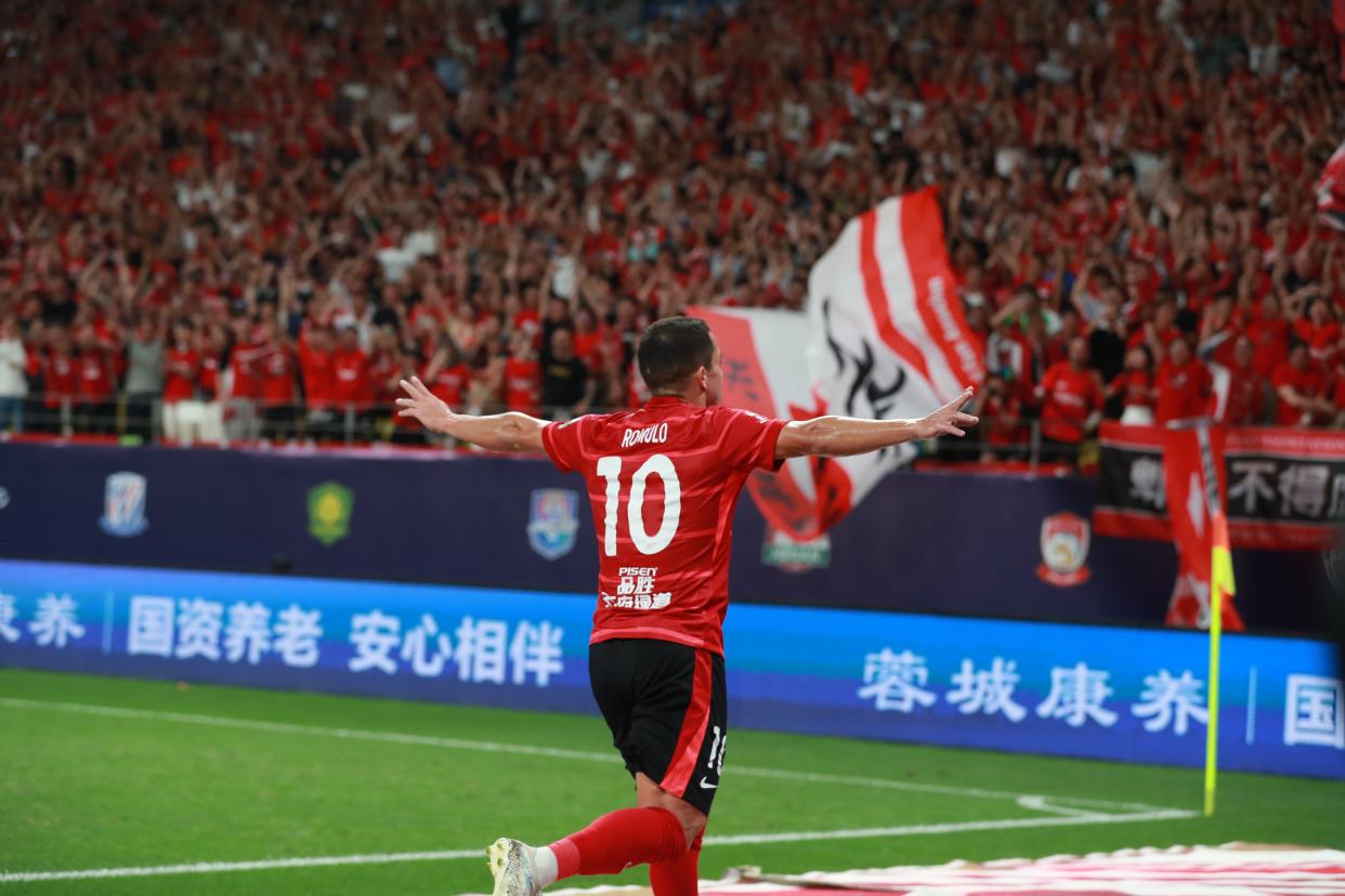 关于中超成都蓉城4-1上海海港古尔芬克尔传射费利佩双响建功的信息