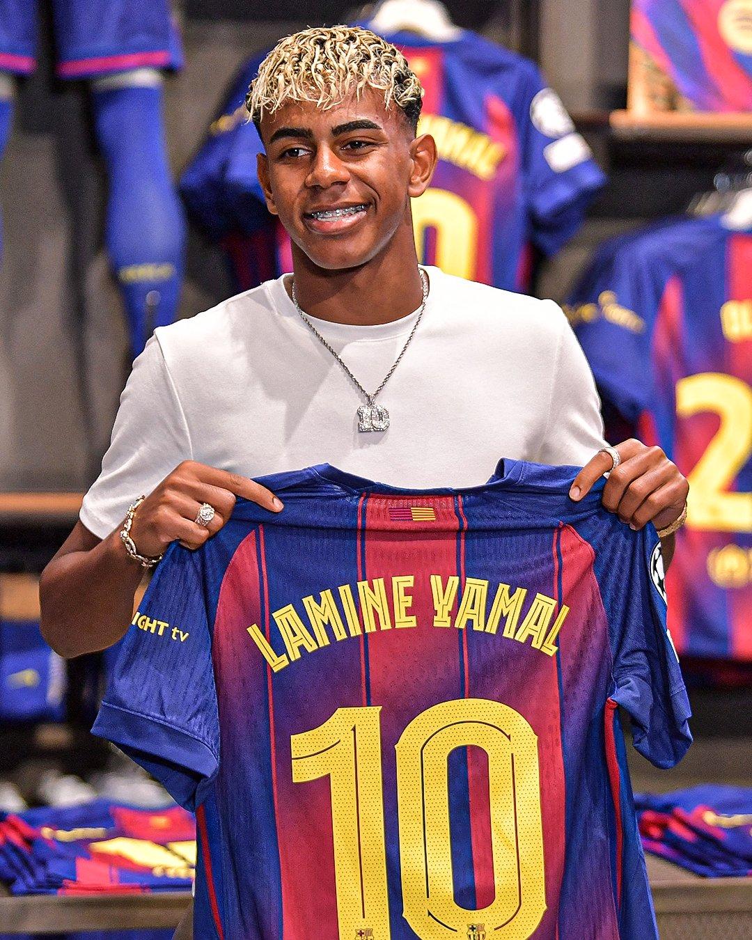 亚马尔身穿大连八中球衣开启个人首次中国行的简单介绍  第1张