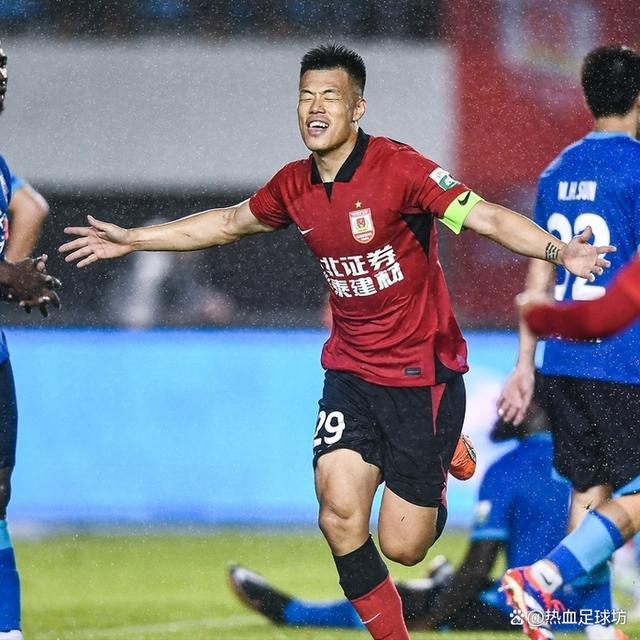 谭龙泪洒赛场:对不起球迷和这座城市亚泰提前降级的简单介绍 第2张 谭龙泪洒赛场:对不起球迷和这座城市亚泰提前降级的简单介绍 第2张