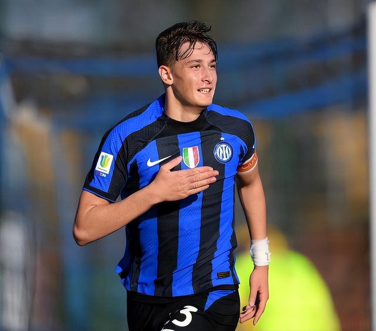 关于米兰加速推进霍伊伦的谈判球员离开曼联的可能性正在增加的信息  第1张