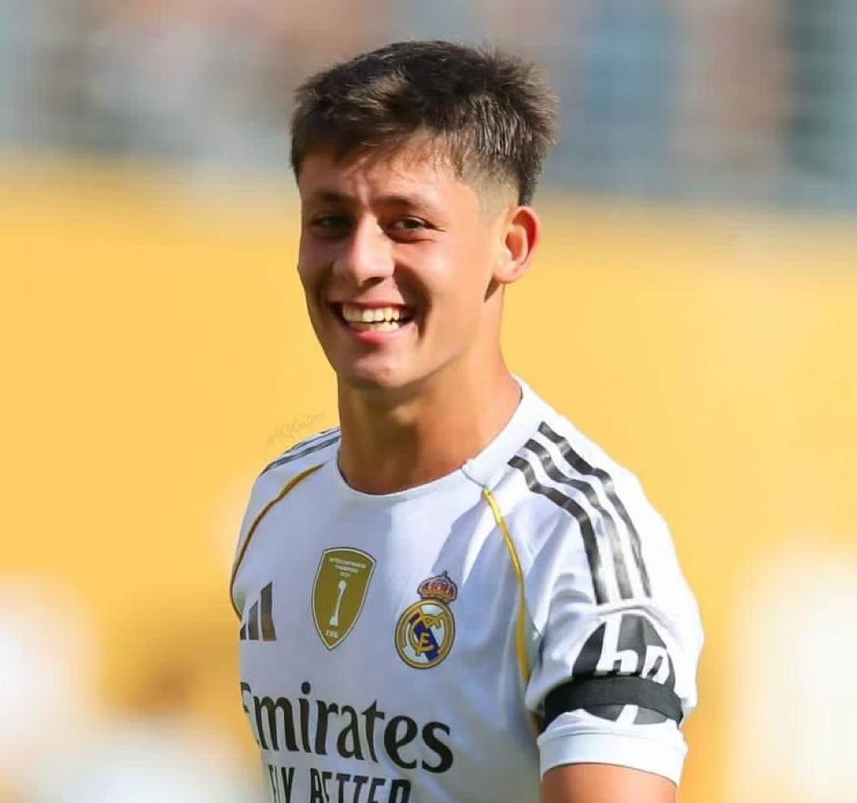 关于姆巴佩10号球衣仍引发球迷购买热潮众球迷疯抢的信息