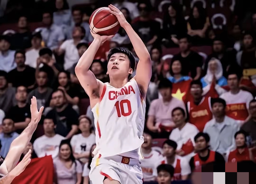 王俊杰入选男篮亚洲杯最佳阵容场均13分4.2板的简单介绍