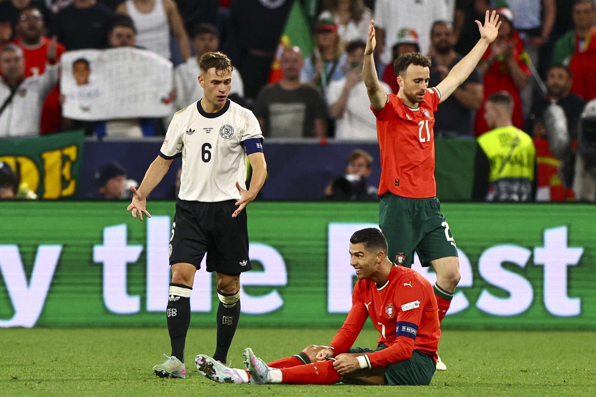 包含世预赛爱尔兰2-0葡萄牙葡萄牙无缘提前出线的词条  第1张