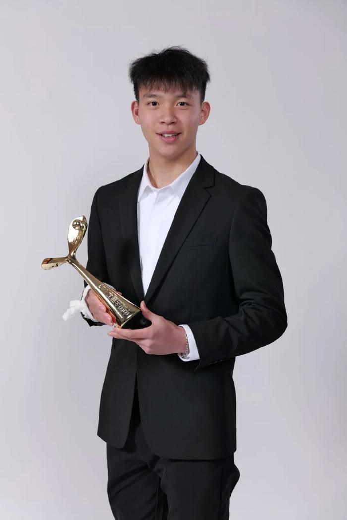 包含浙江队王钰栋伤情赛后被送往医院检查的词条  第1张