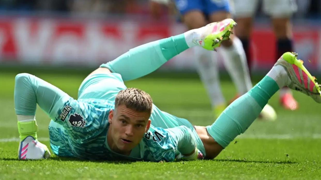 包含B费批评球队懒散夏窗还需要更多引援的词条